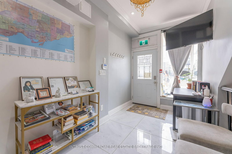 2544 Eglinton Ave W, Toronto, M6M 1T1 | Image 3