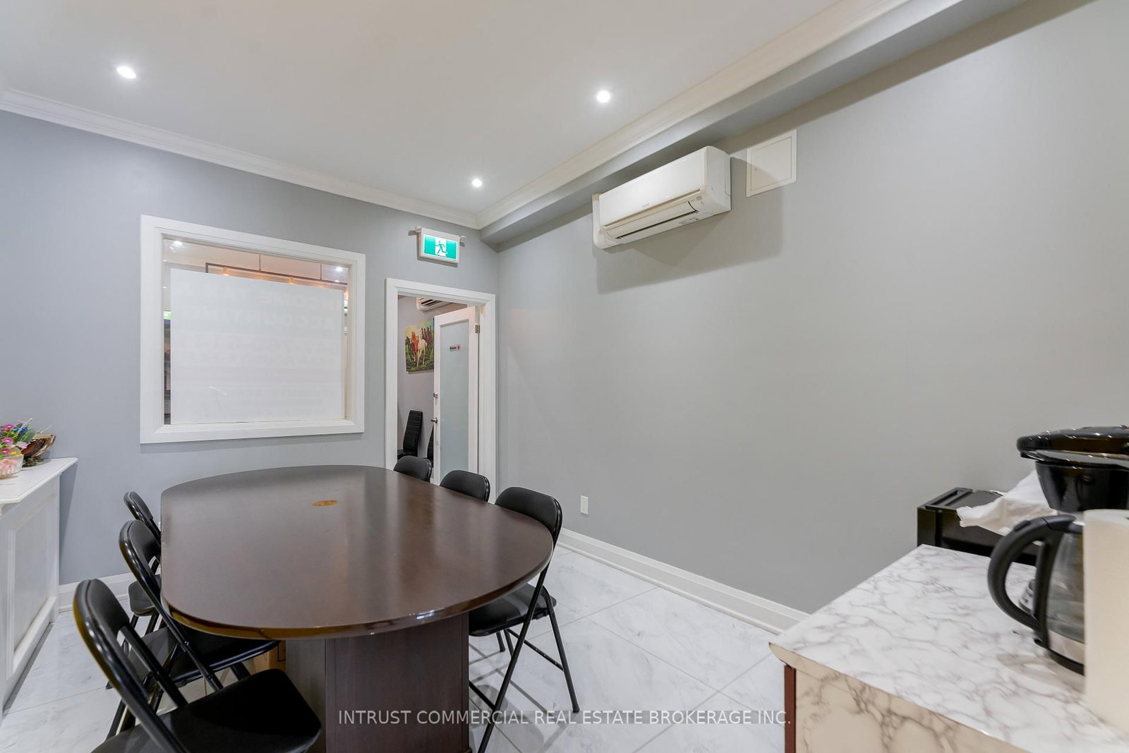 2544 Eglinton Avenue W - Photo 6