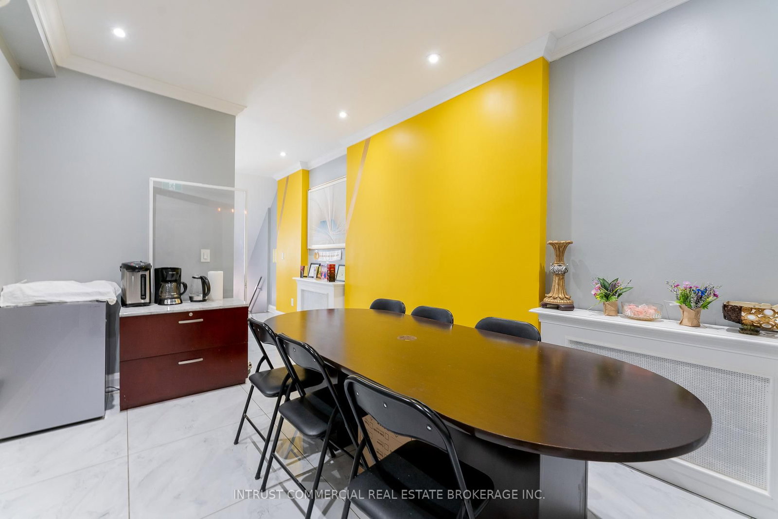 2544 Eglinton Avenue W - Photo 7