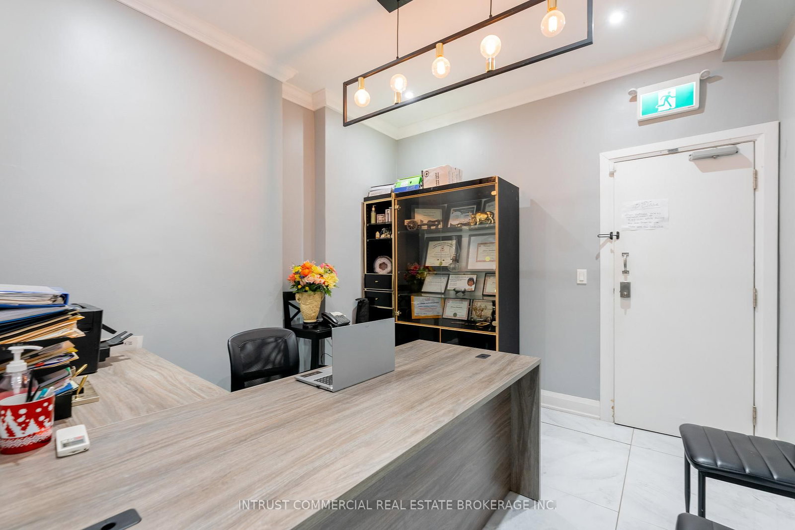 2544 Eglinton Avenue W - Photo 8