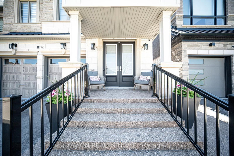 1306 Felicity Gdns, Oakville, L6M 5L6 | Image 2