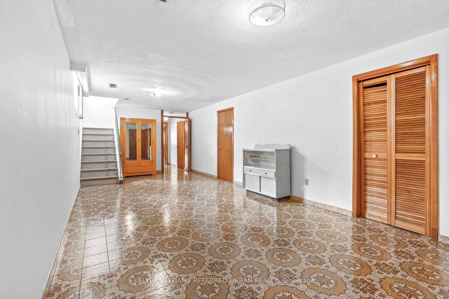 583 Queens Drive - Photo 23