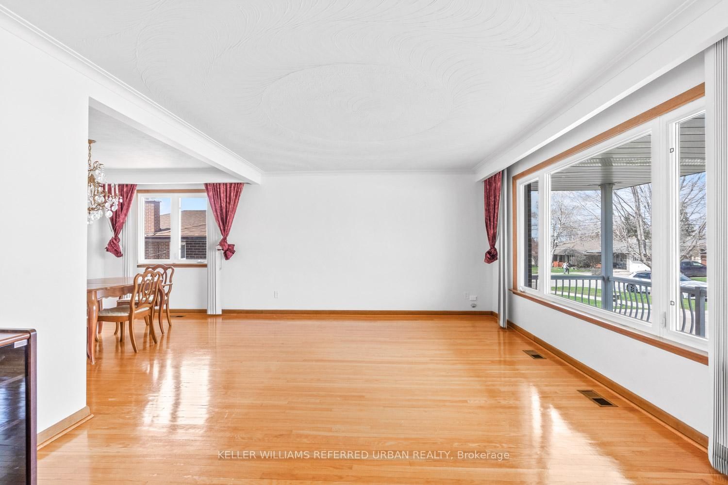 583 Queens Drive - Photo 4