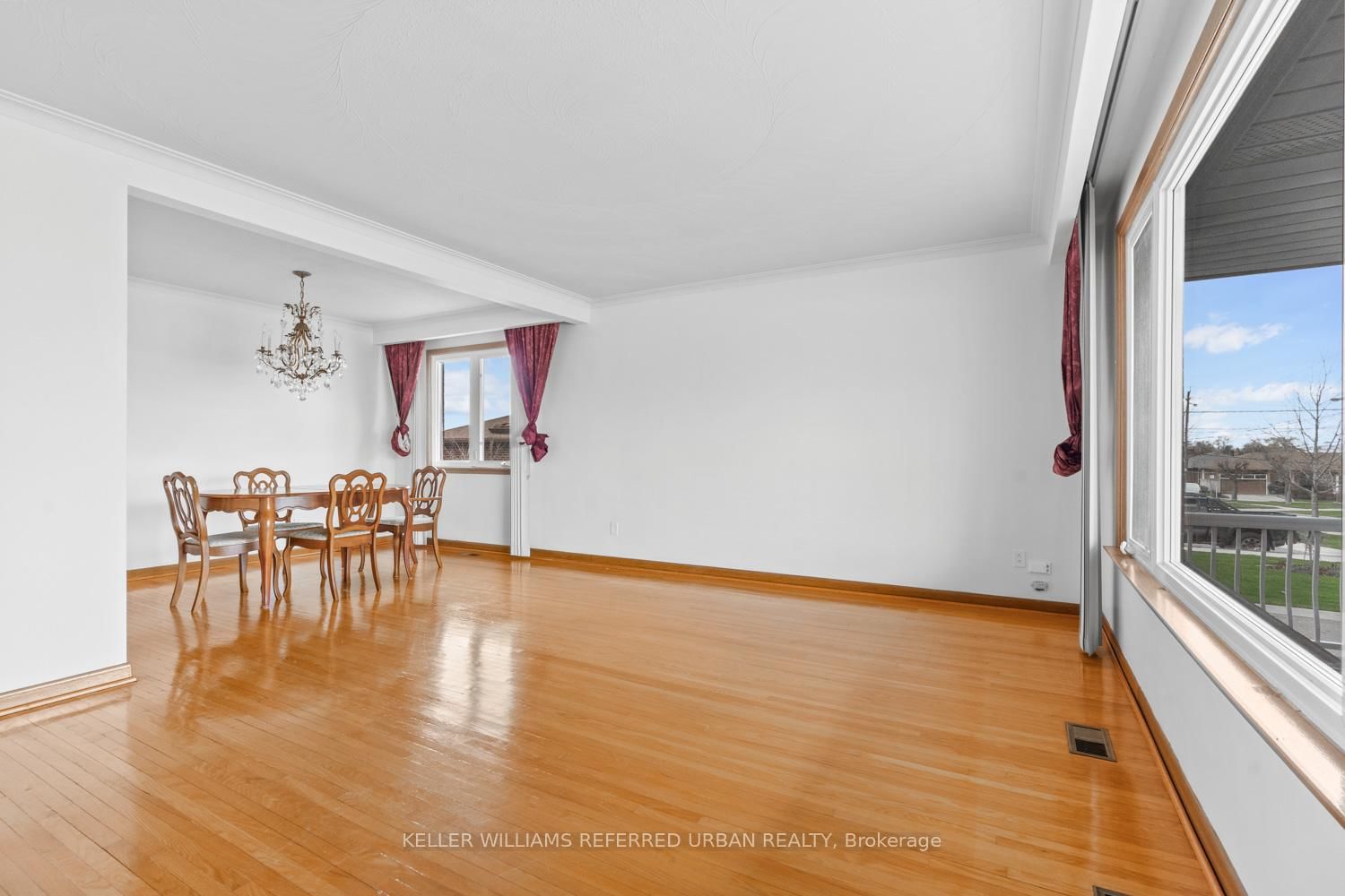 583 Queens Drive - Photo 7