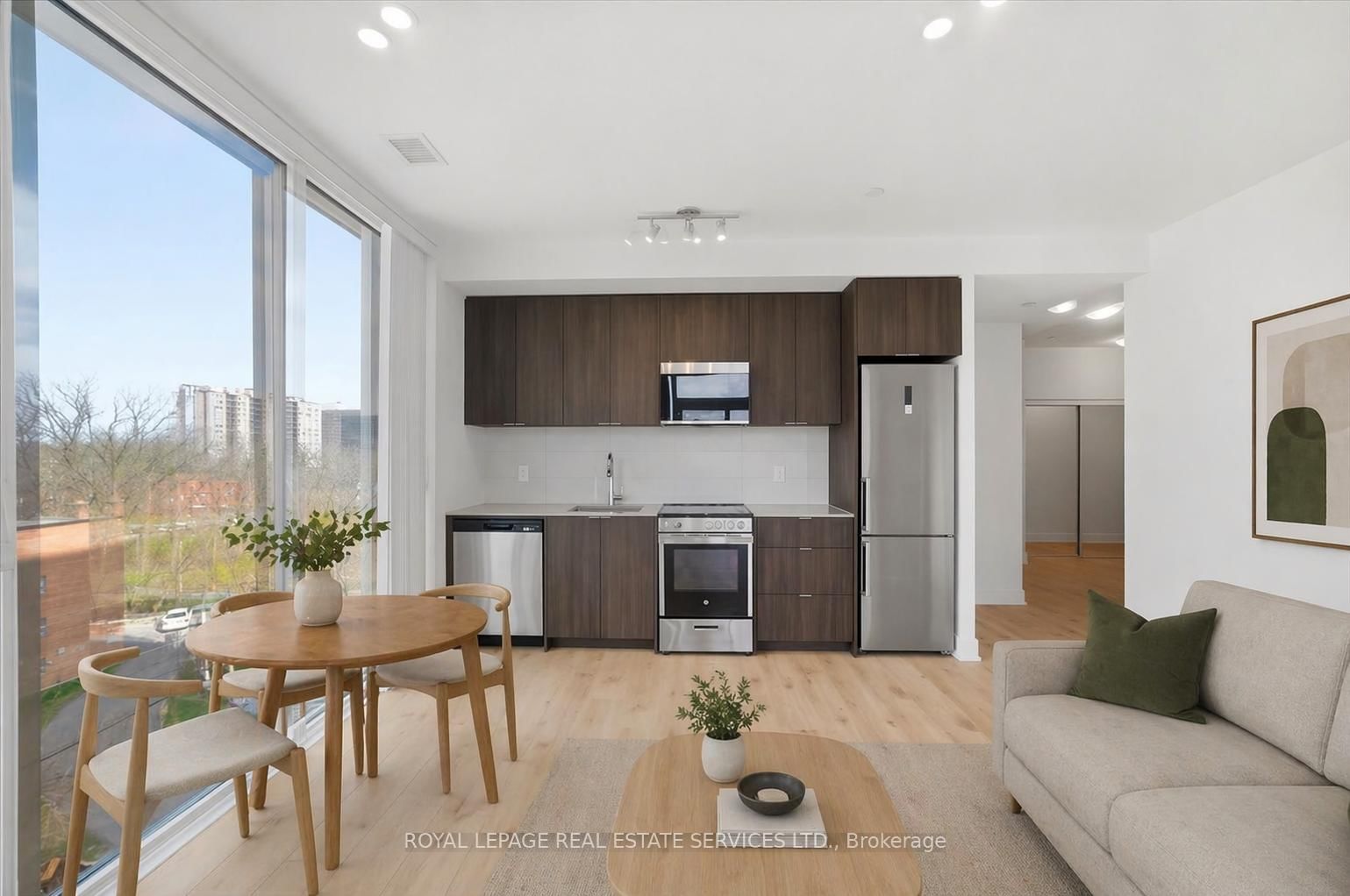 2088 James Street, Unit 403 - Photo 8