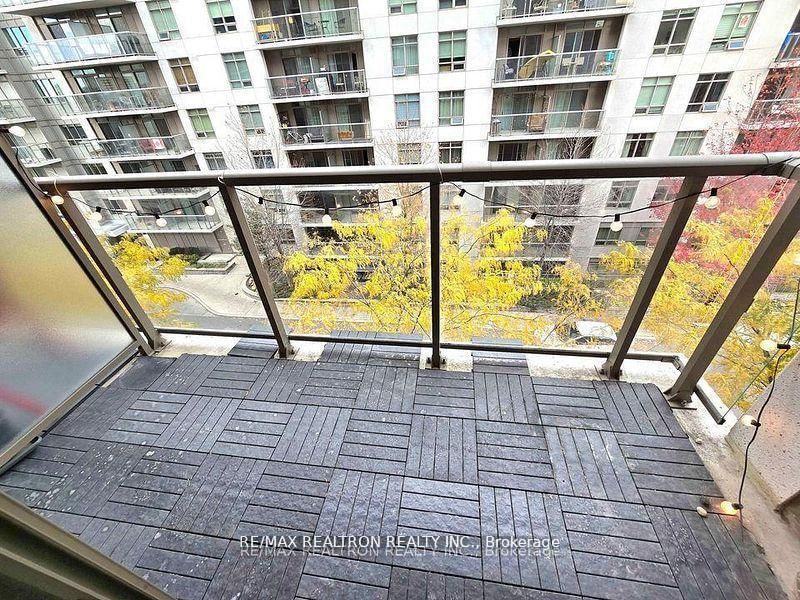 812 Lansdowne Avenue, Unit 520 - Photo 11