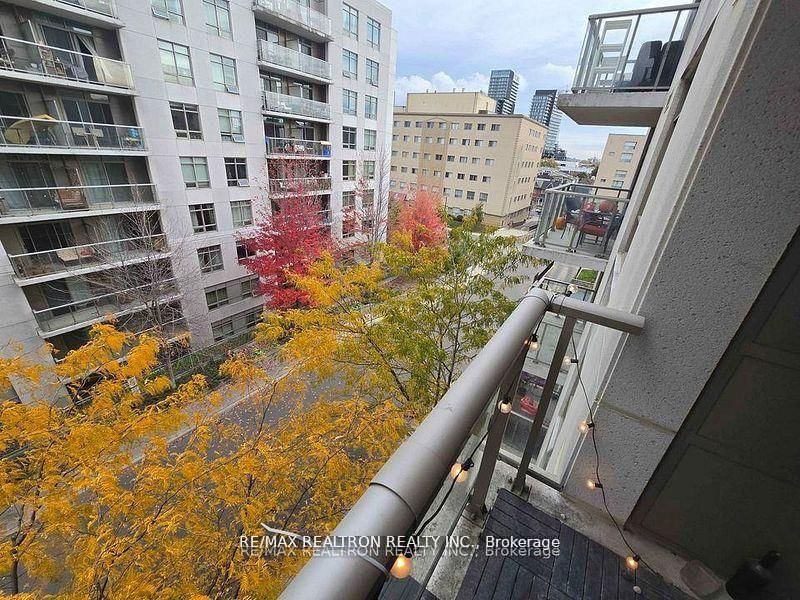 812 Lansdowne Avenue, Unit 520 - Photo 12