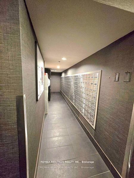 812 Lansdowne Avenue, Unit 520 - Photo 16