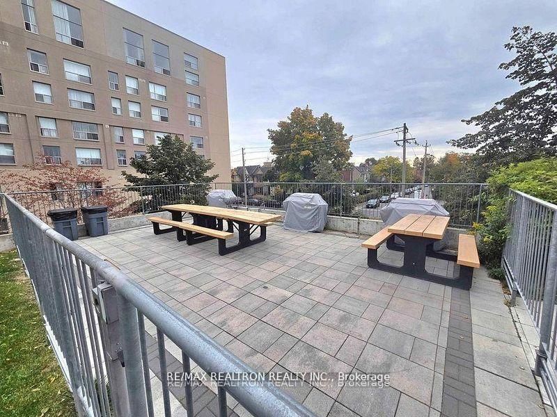 812 Lansdowne Avenue, Unit 520 - Photo 24