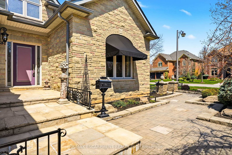 4125 Montrose Cres, Burlington, L7M 4J5 | Image 3