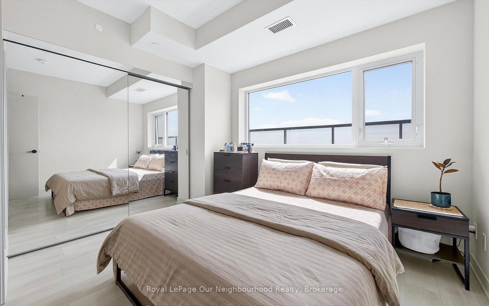 8010 Derry Road W, Unit 1605 - Photo 17