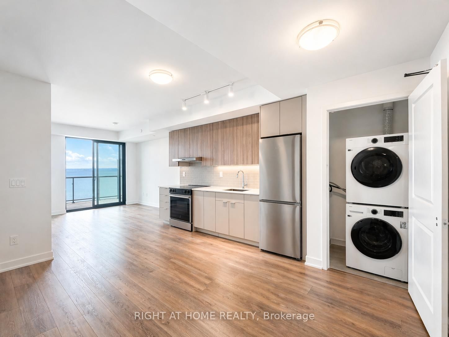 2075 Lakeshore Road, Unit 1107 - Photo 2