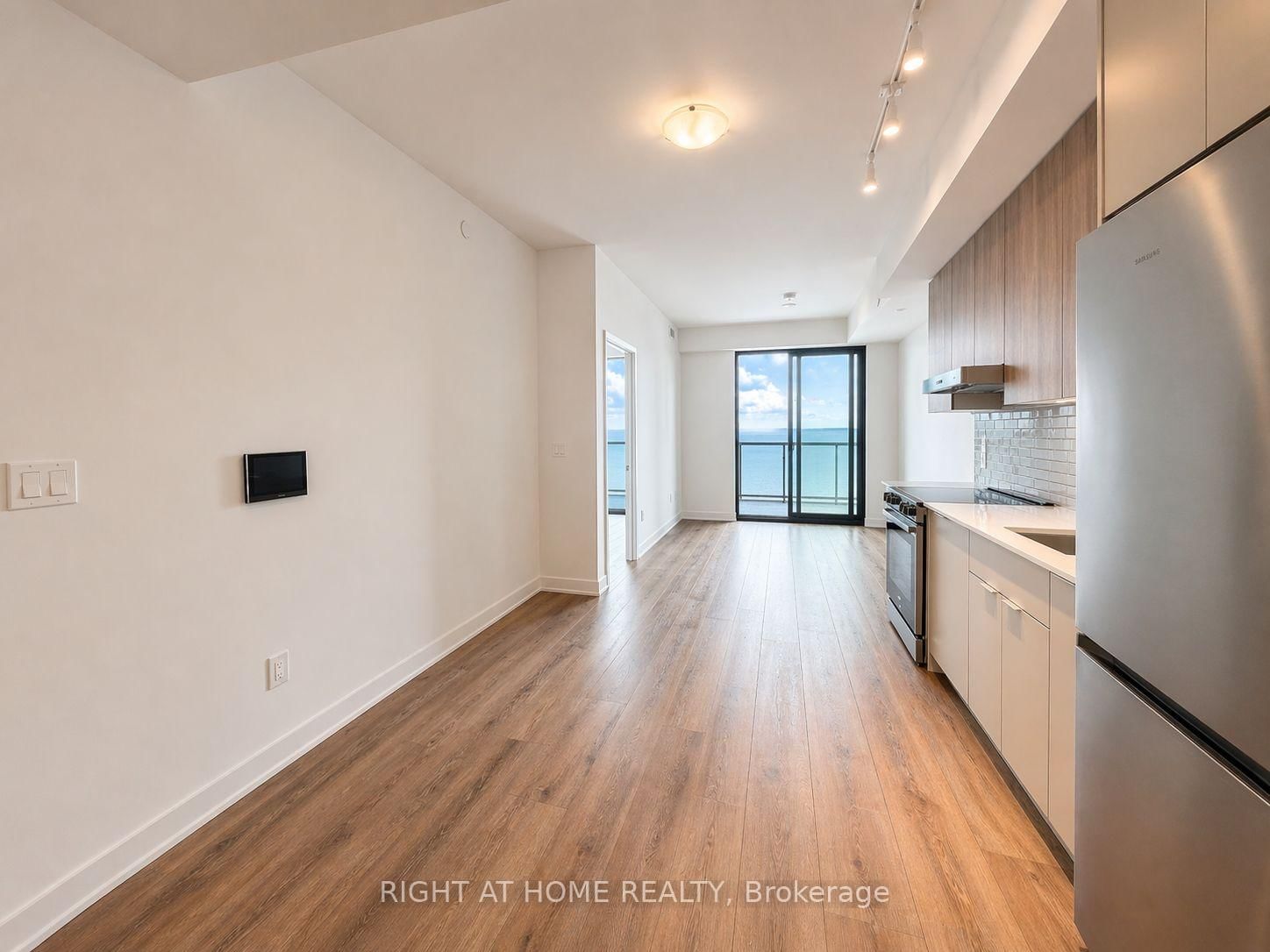 2075 Lakeshore Road, Unit 1107 - Photo 3