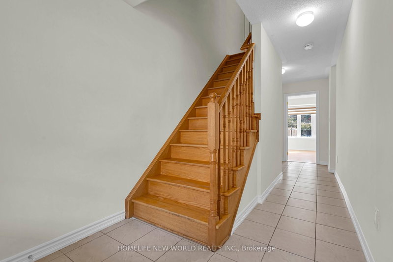 8 Shiff Cres, Brampton, L6Z 0H5 | Image 3