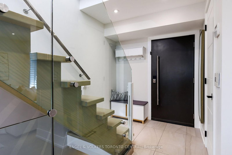 34 Rufford Rd, Toronto, M8W 4V6 | Image 3