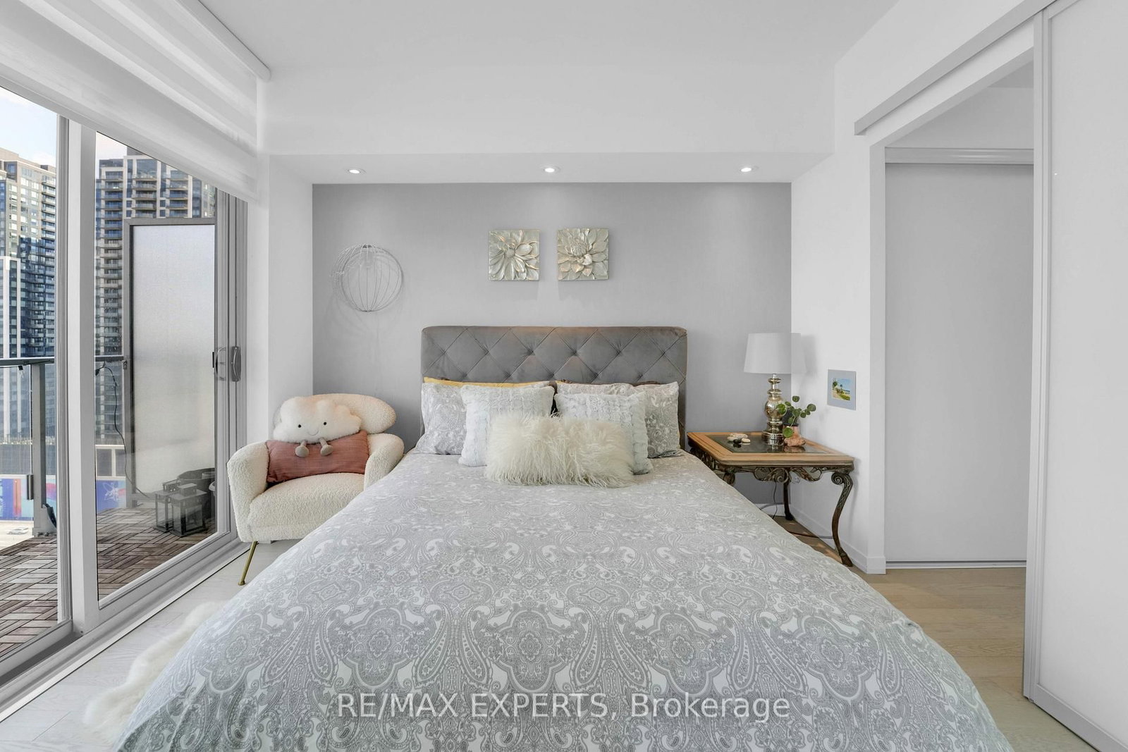 103 The Queensway, Unit 1915 - Photo 23