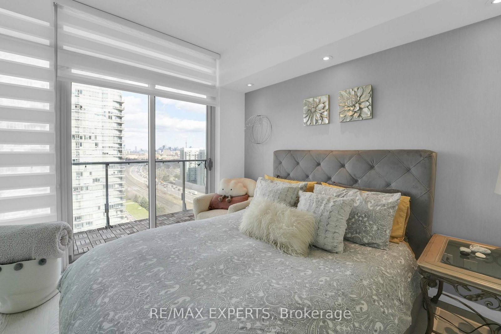 103 The Queensway, Unit 1915 - Photo 24