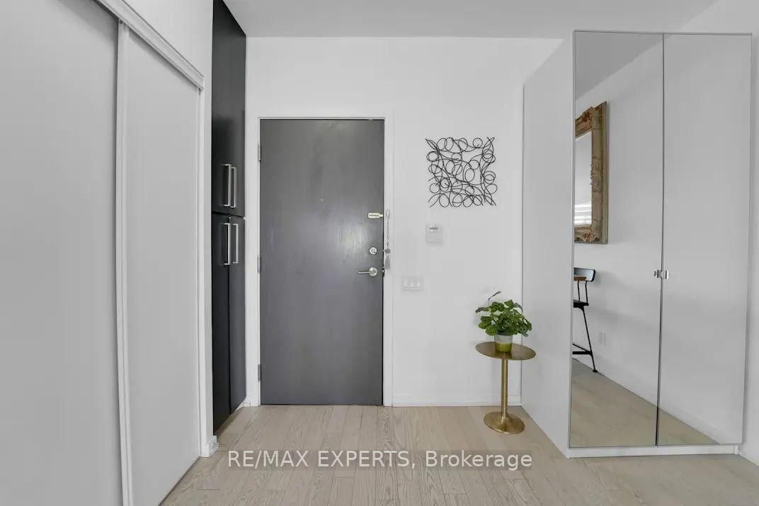 103 The Queensway, Unit 1915 - Photo 4