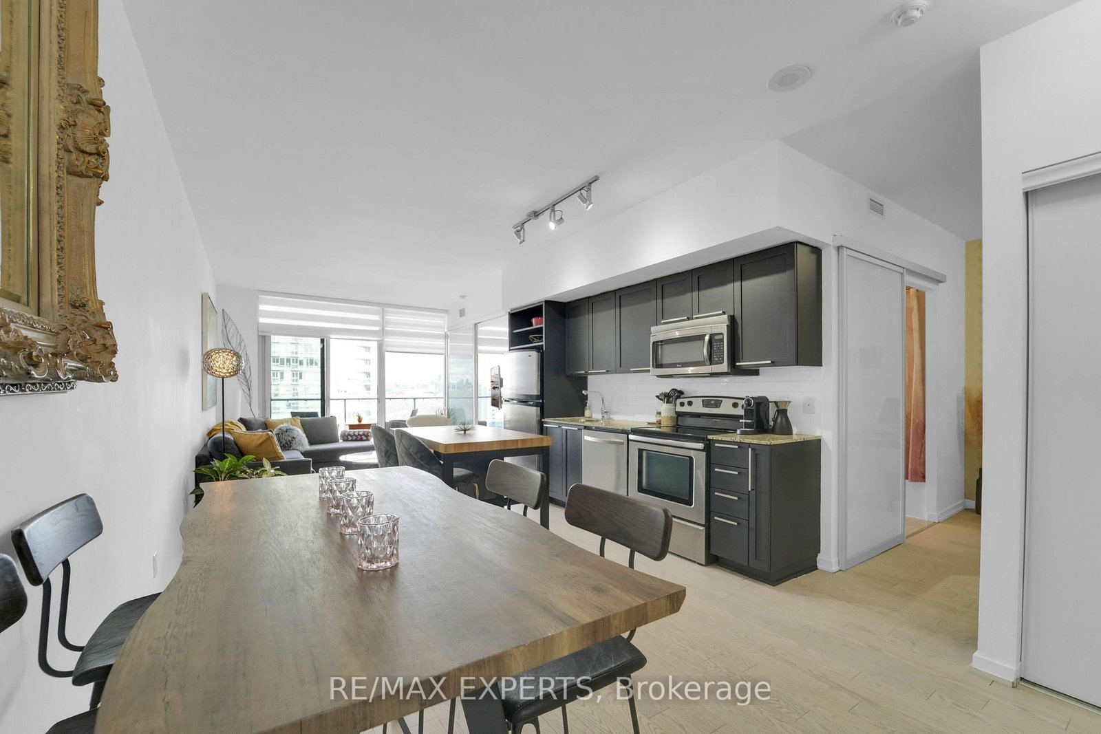 103 The Queensway, Unit 1915 - Photo 9