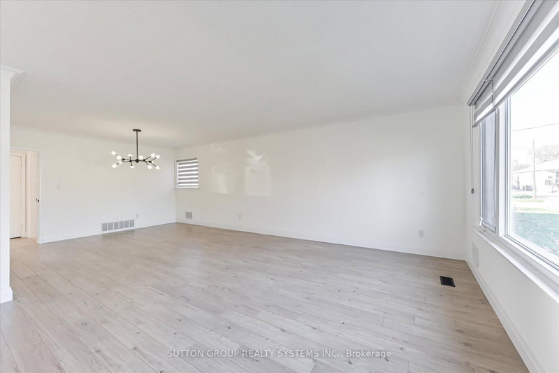 4 Cranston Rd, Toronto, M9B 3X8 | Image 2