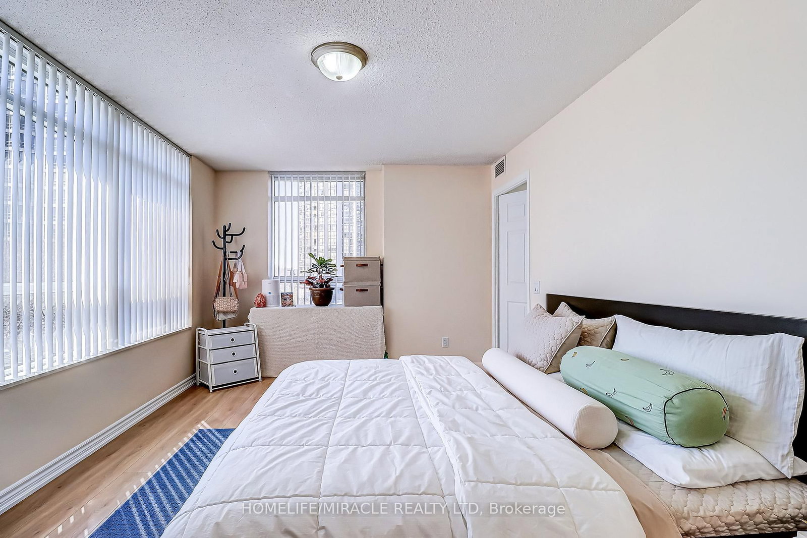 35 Kingsbridge Garden Circle, Unit 403 - Photo 12