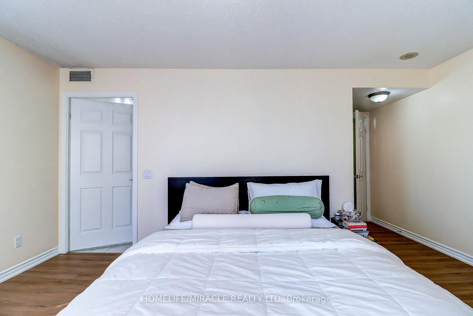 35 Kingsbridge Garden Circle, Unit 403 - Photo 13