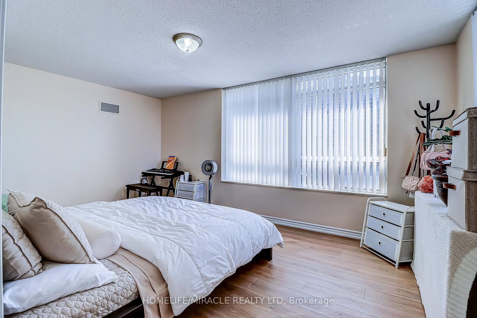 35 Kingsbridge Garden Circle, Unit 403 - Photo 14