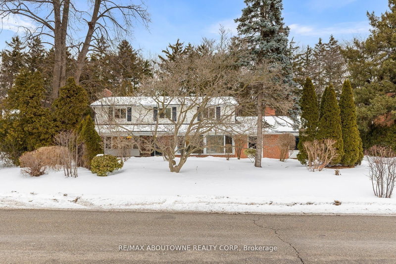 145 Wolfdale Ave, Oakville, L6L 4R9 | Image 2