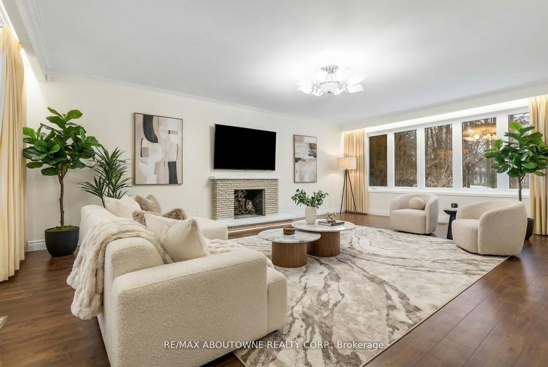145 Wolfdale Ave, Oakville, L6L 4R9 | Image 3