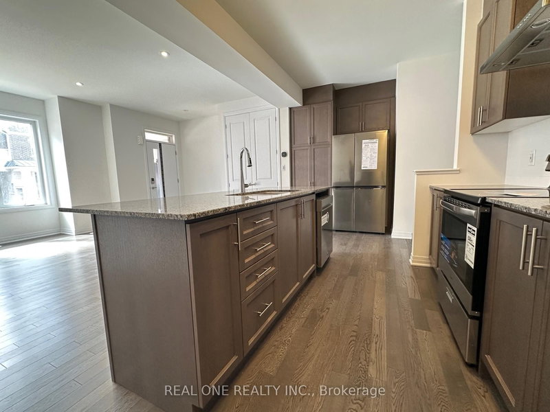 3273 Crystal Dr, Oakville, L6M 5S9 | Image 2