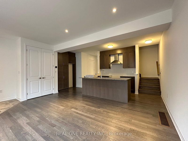 3273 Crystal Dr, Oakville, L6M 5S9 | Image 3