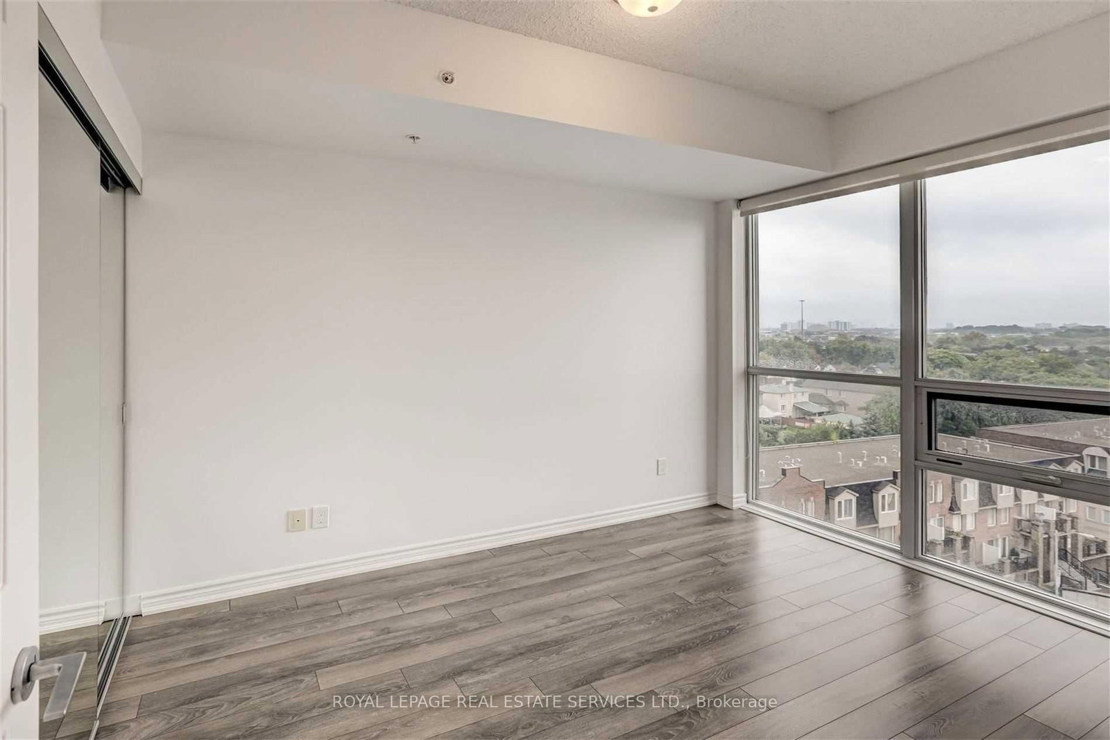 15 James Finlay Way, Unit 832 - Photo 12