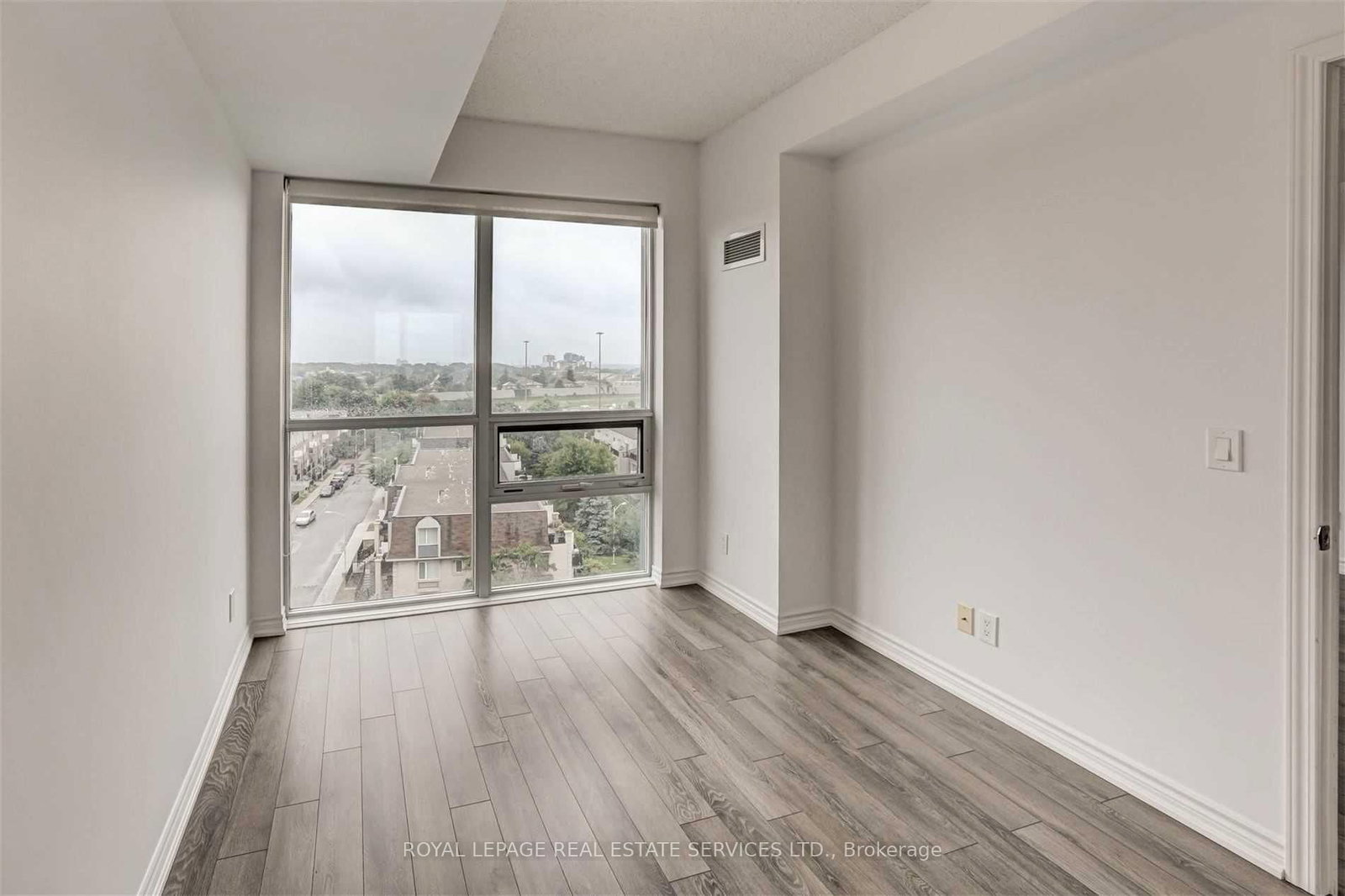 15 James Finlay Way, Unit 832 - Photo 14