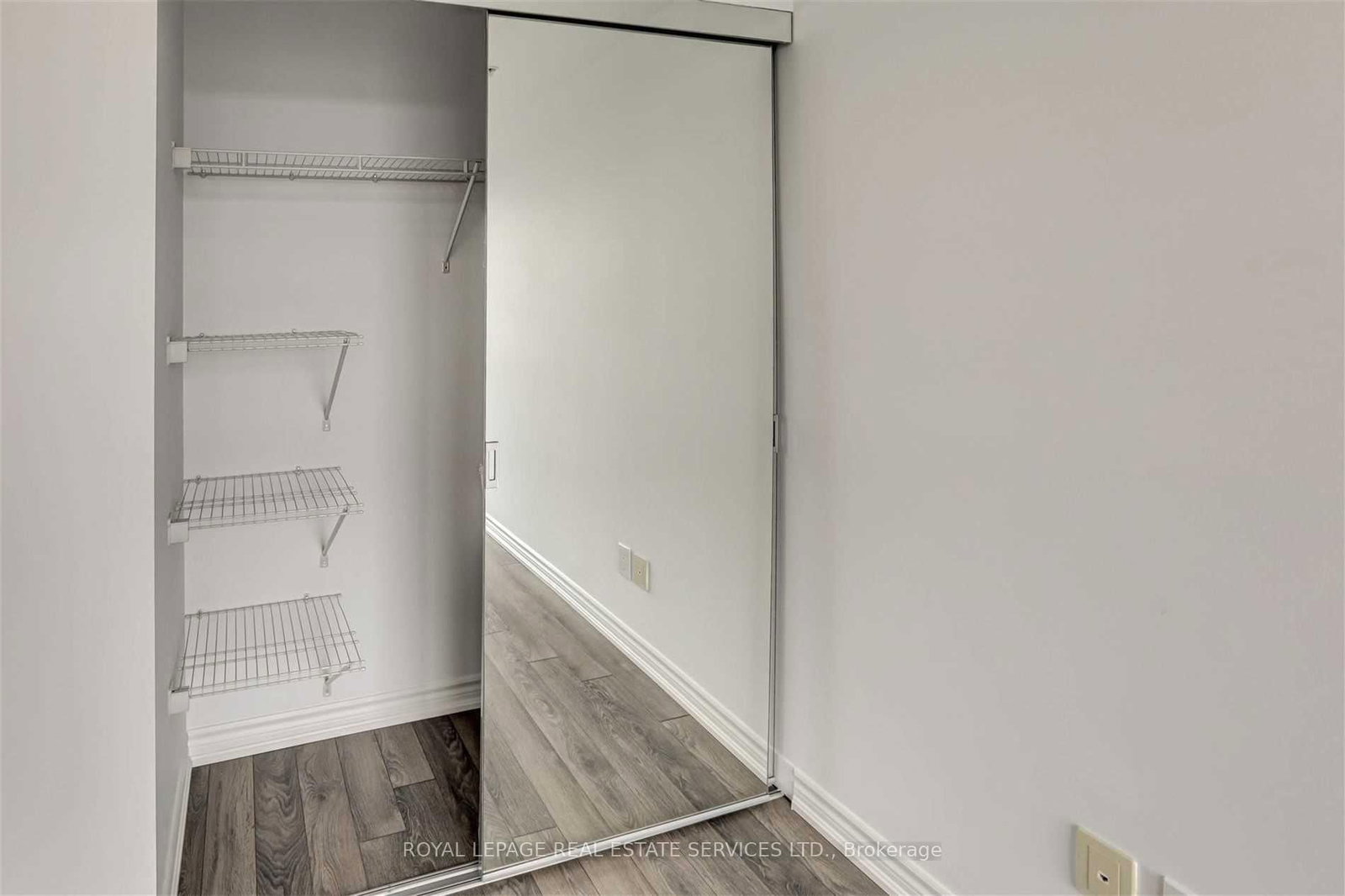 15 James Finlay Way, Unit 832 - Photo 16