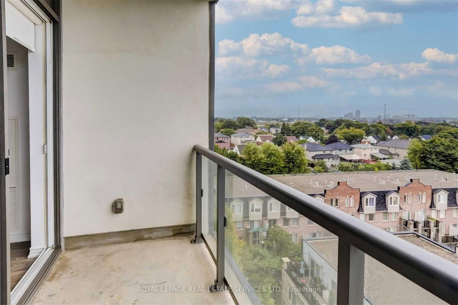 15 James Finlay Way, Unit 832 - Photo 26