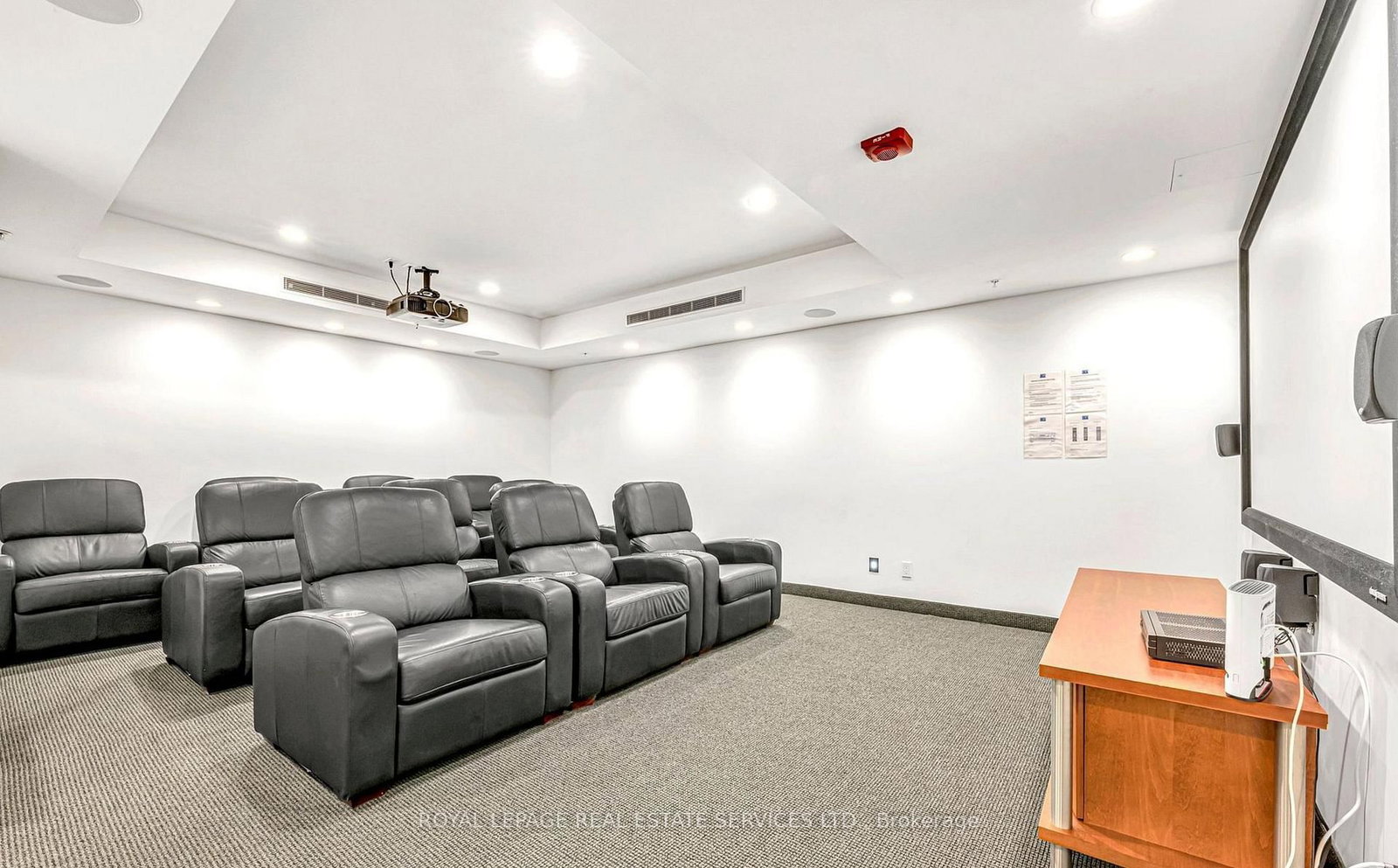 15 James Finlay Way, Unit 832 - Photo 30