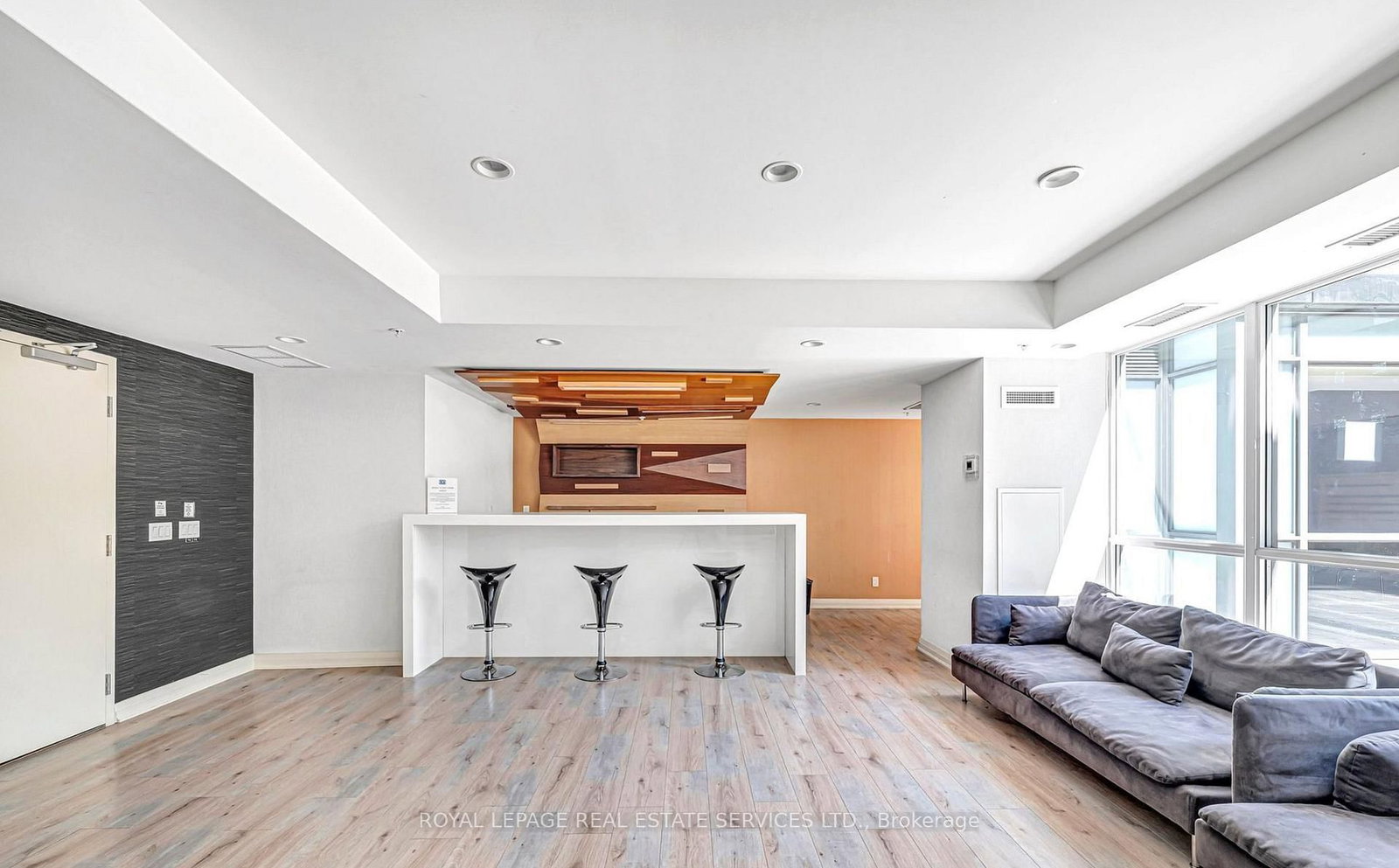 15 James Finlay Way, Unit 832 - Photo 31