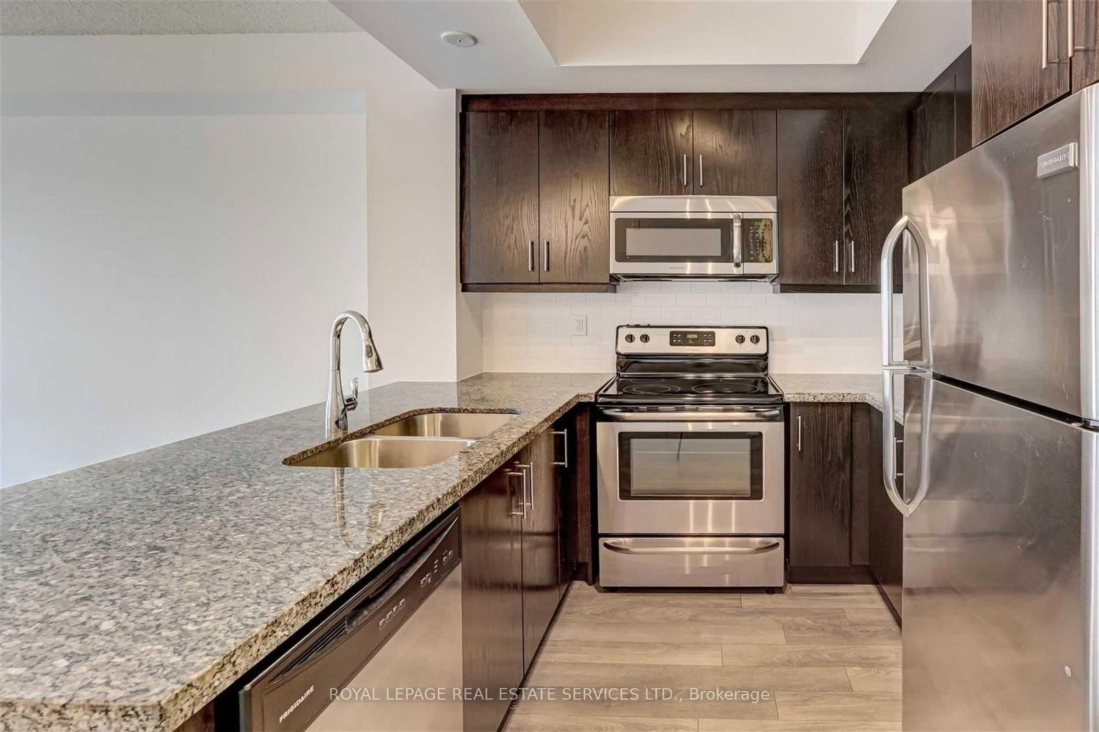 15 James Finlay Way, Unit 832 - Photo 4