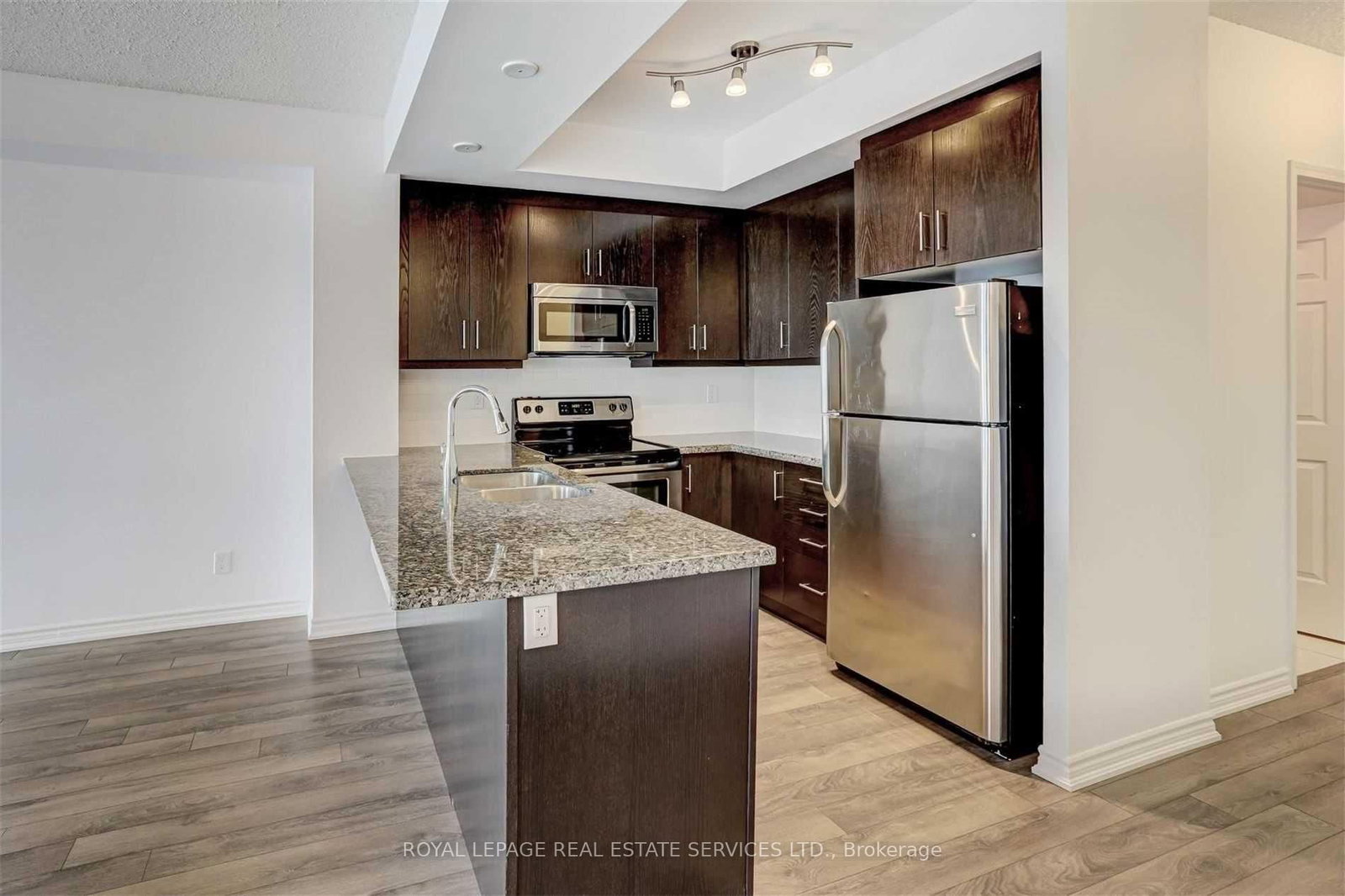 15 James Finlay Way, Unit 832 - Photo 5