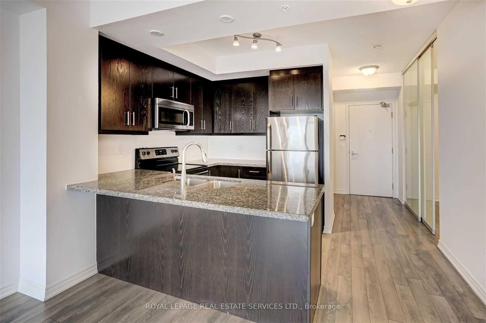 15 James Finlay Way, Unit 832 - Photo 6