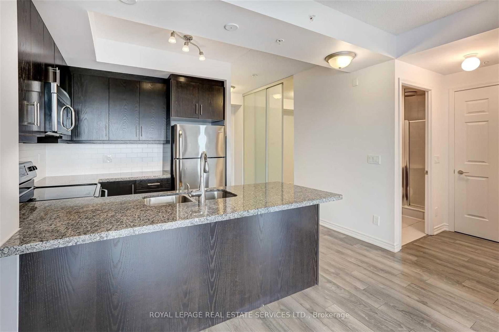 15 James Finlay Way, Unit 832 - Photo 7