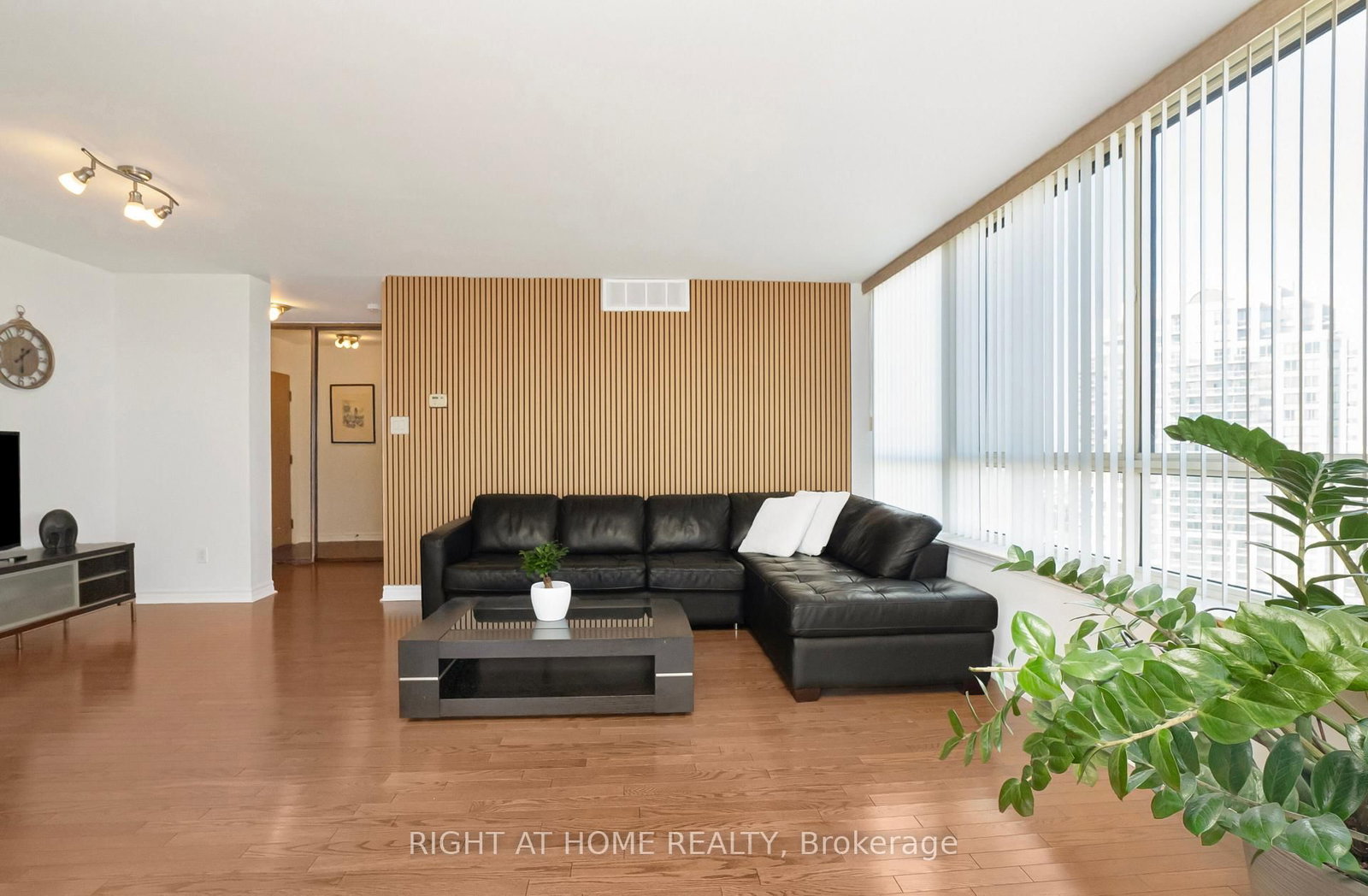 1360 Rathburn Road E, Unit 1507 - Photo 11