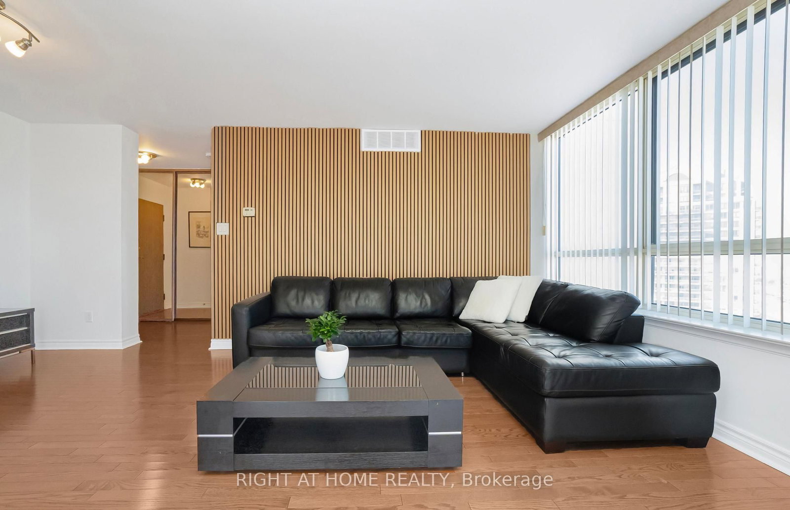 1360 Rathburn Road E, Unit 1507 - Photo 12