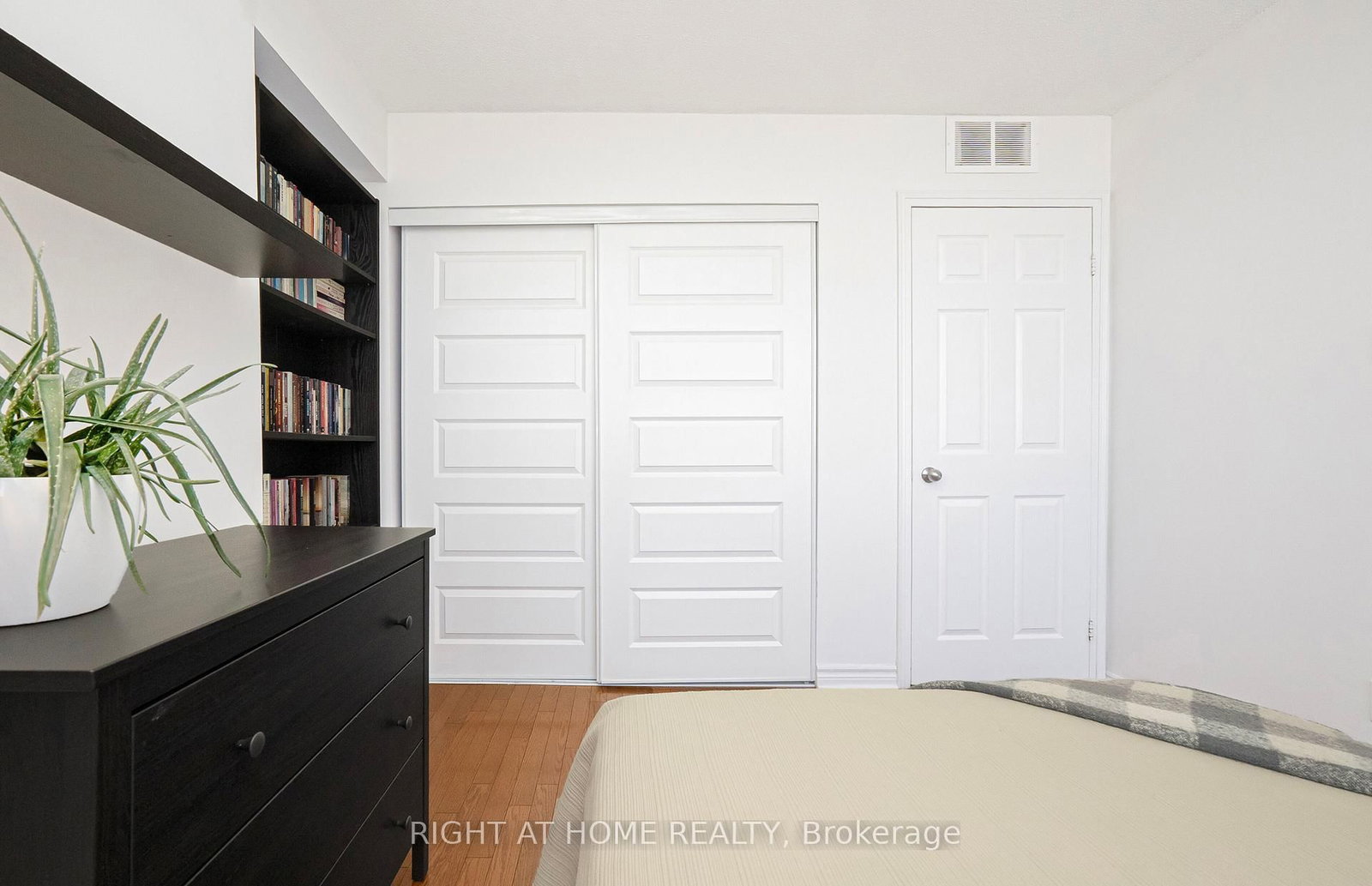 1360 Rathburn Road E, Unit 1507 - Photo 25