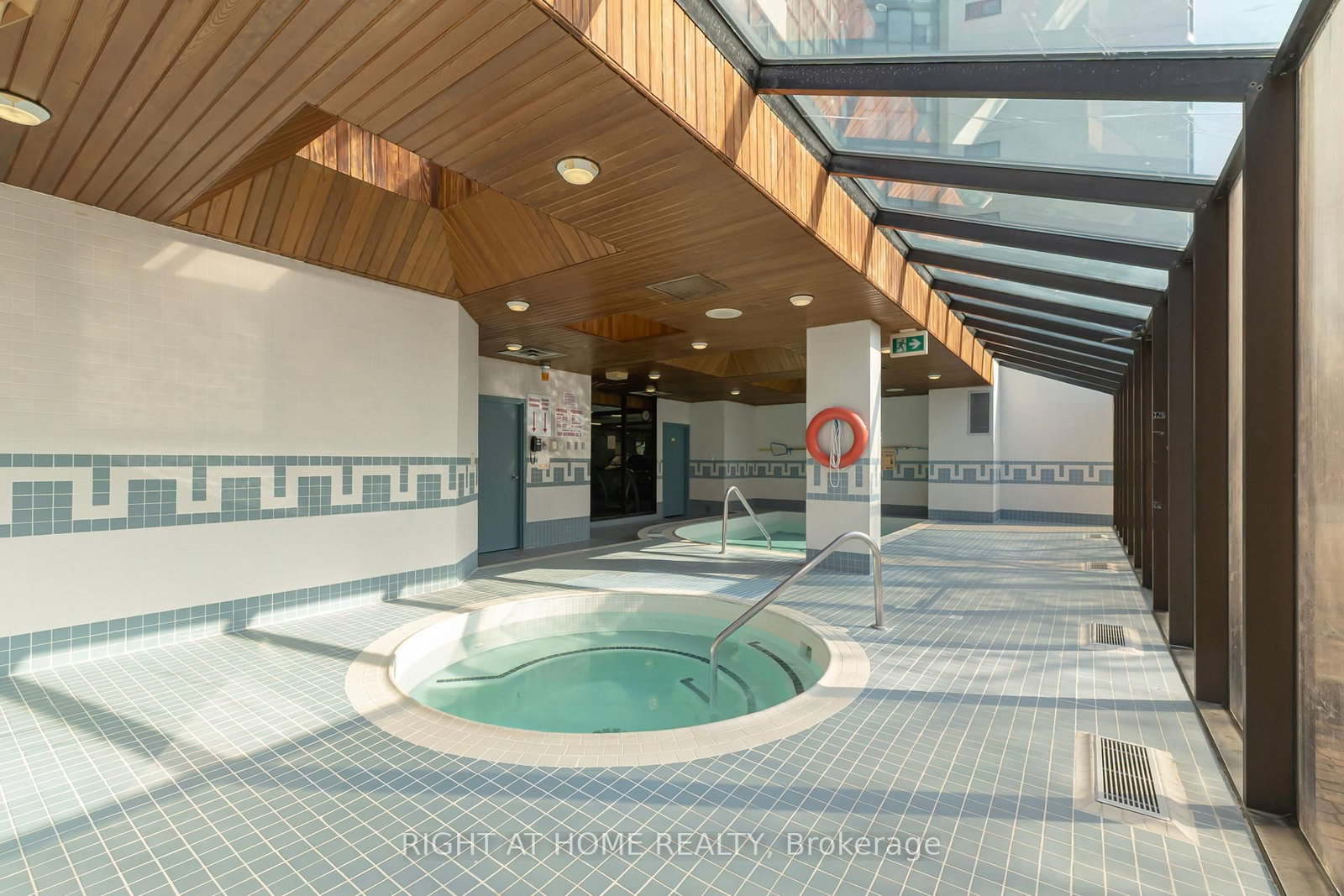 1360 Rathburn Road E, Unit 1507 - Photo 45