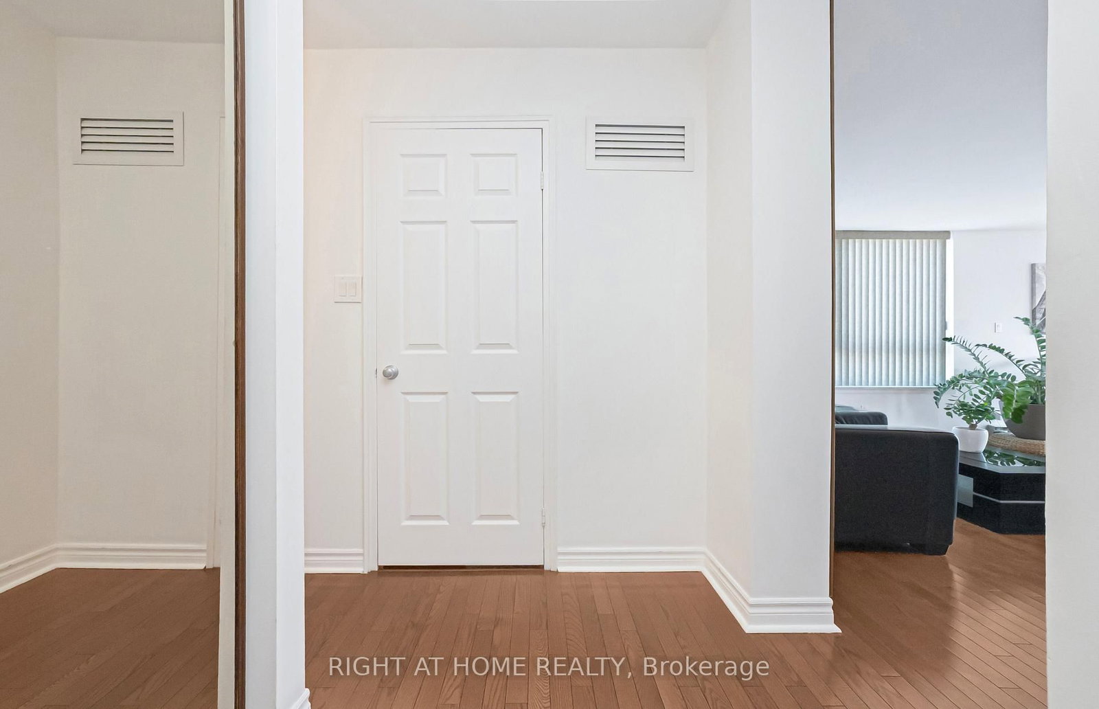 1360 Rathburn Road E, Unit 1507 - Photo 8