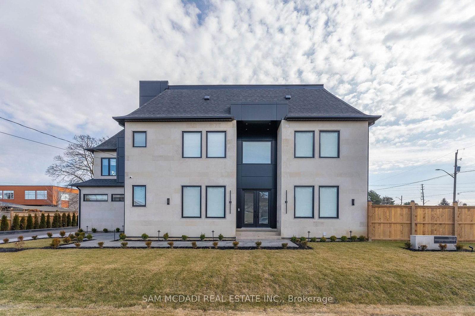 1019 Strathy Avenue - Photo 3