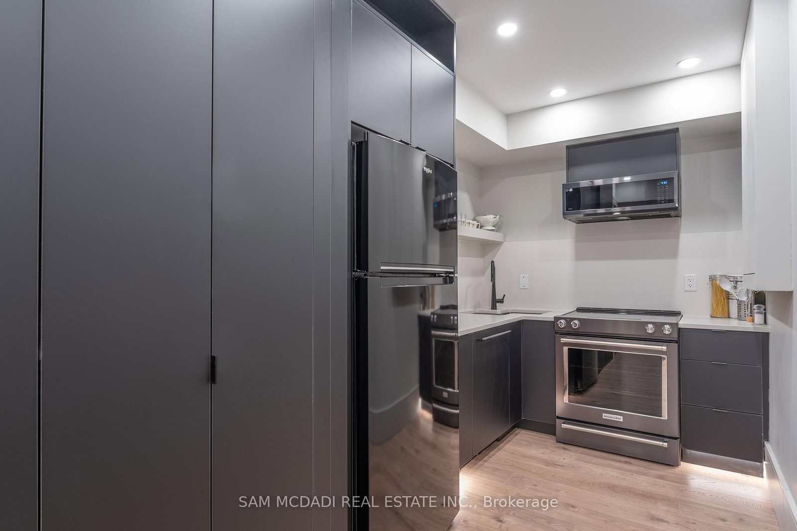 1019 Strathy Avenue - Photo 32