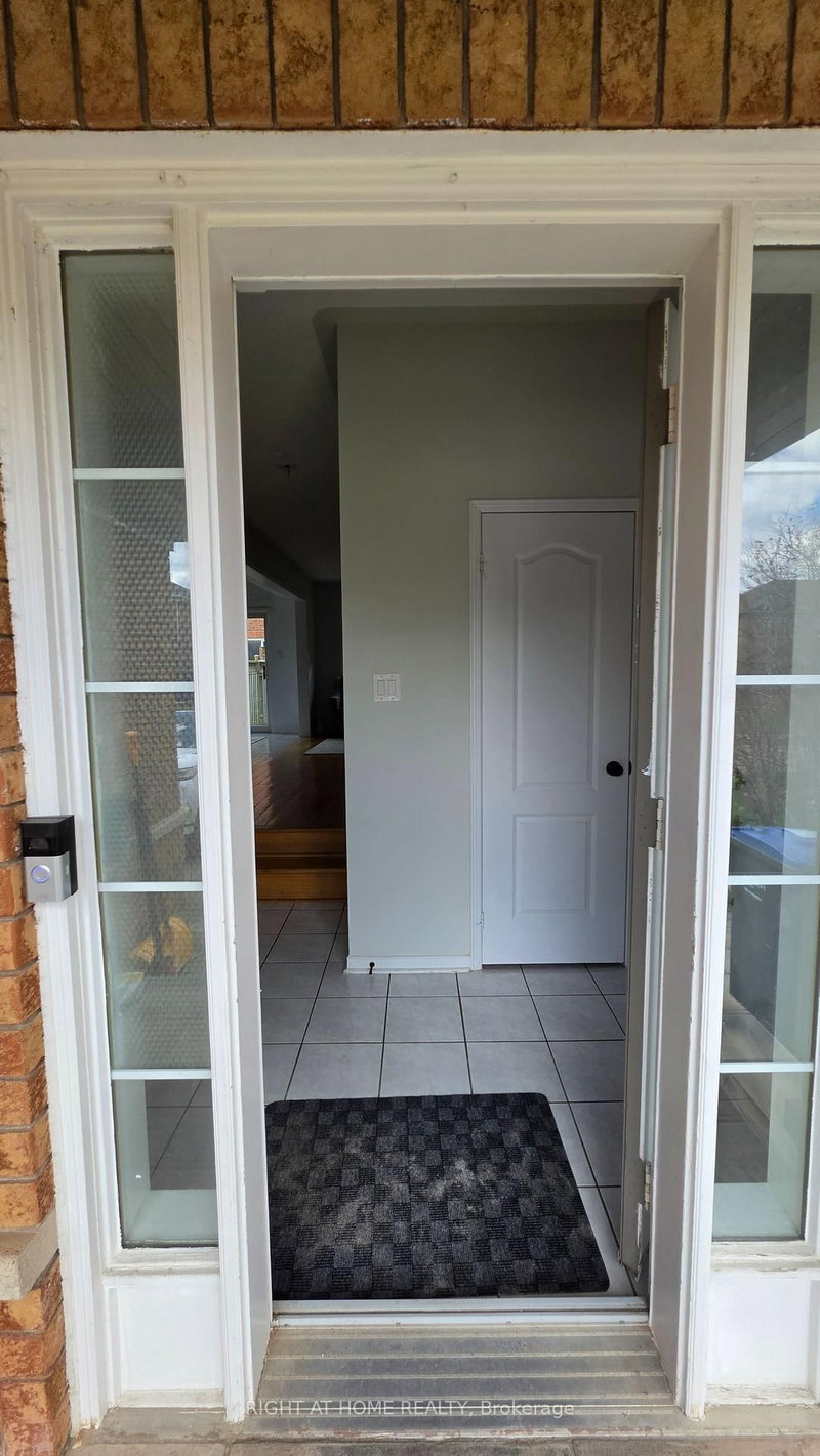 15 Tanglemere Cres, Brampton, L7A 1R7 | Image 3