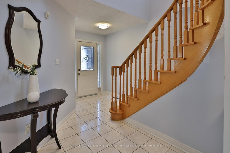 3086 Owls Foot Dr, Mississauga, L5M 6T8 | Image 3